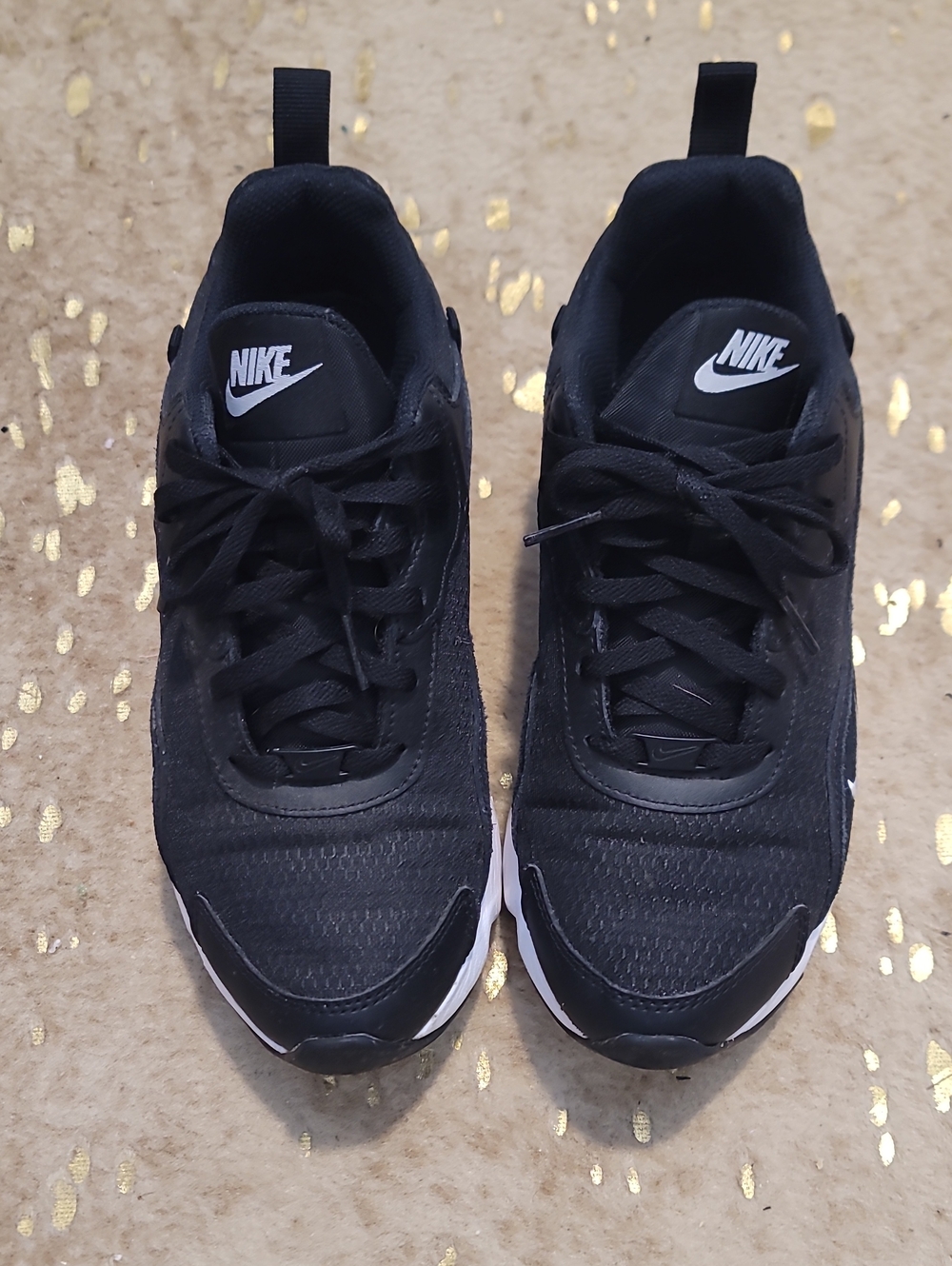 Black Nike Ryz 365 Sneakers